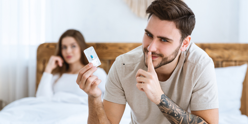 Viagra és Kék Villám – két út a férfiasság támogatására